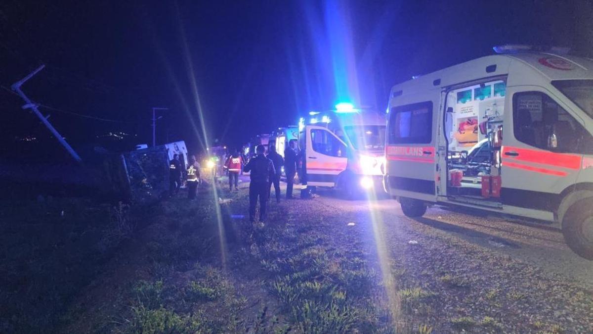 Van'da katliam gibi kaza: 28 yaralı