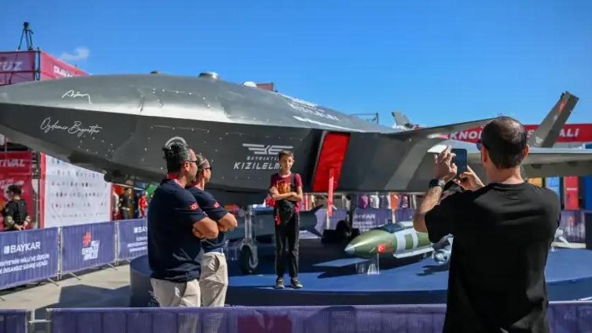 TEKNOFEST KKTC nefes kesen uçuş gösterisiyle başladı
