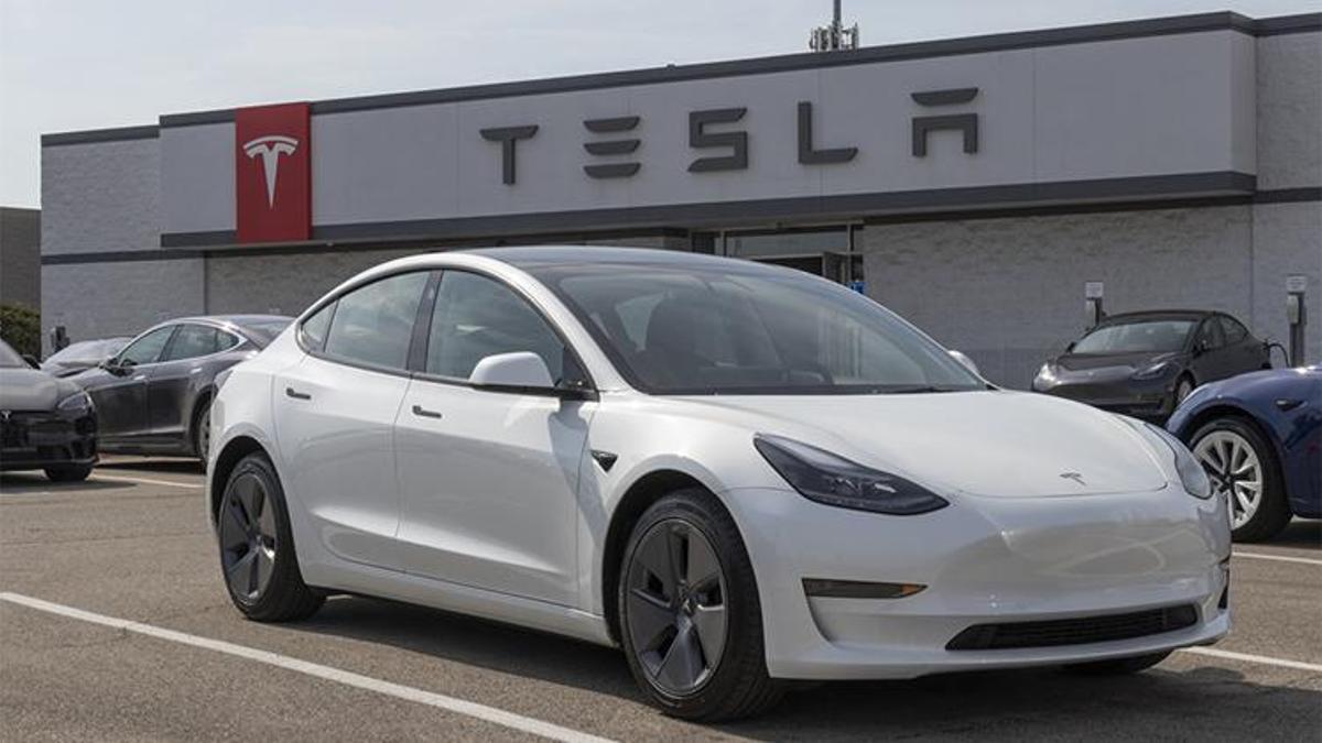 Fransa'dan Tesla'ya kötü haber! Resmen çakıldı