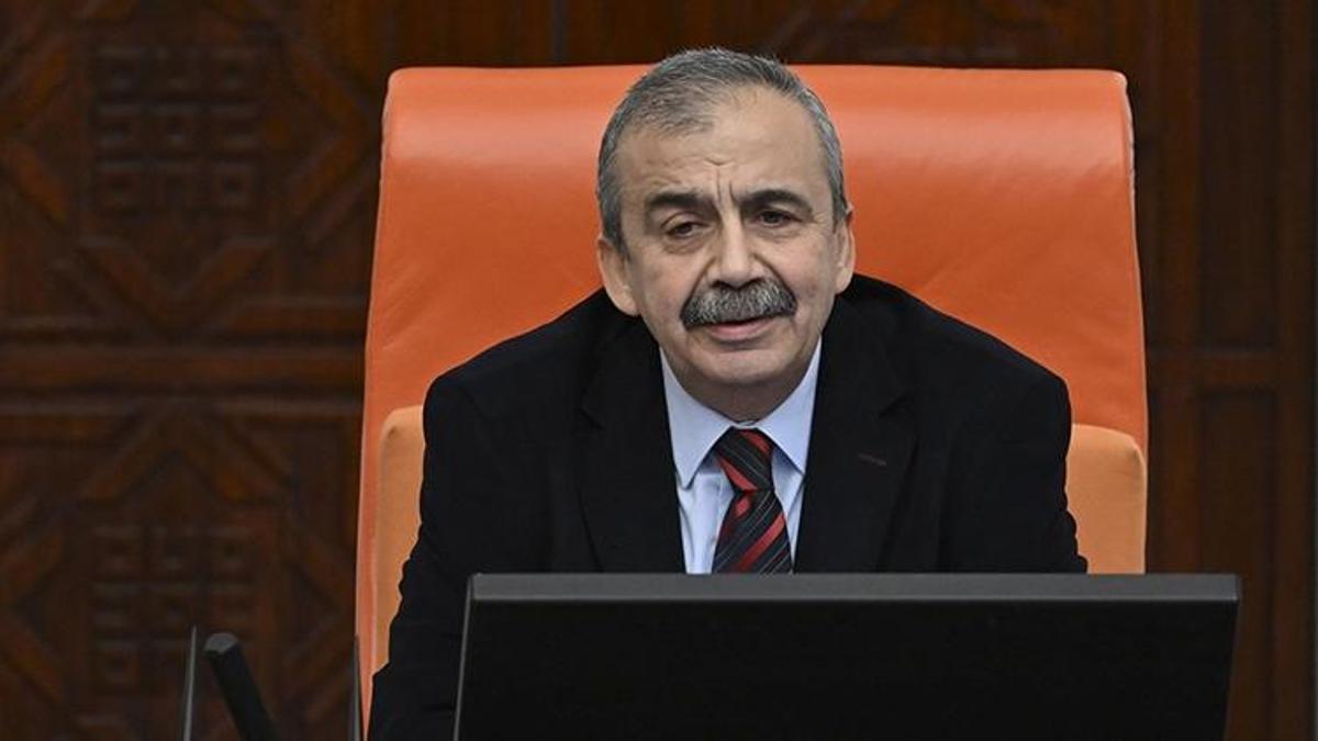 Sırrı Süreyya Önder'in cenazesi hastaneden çıkarıldı