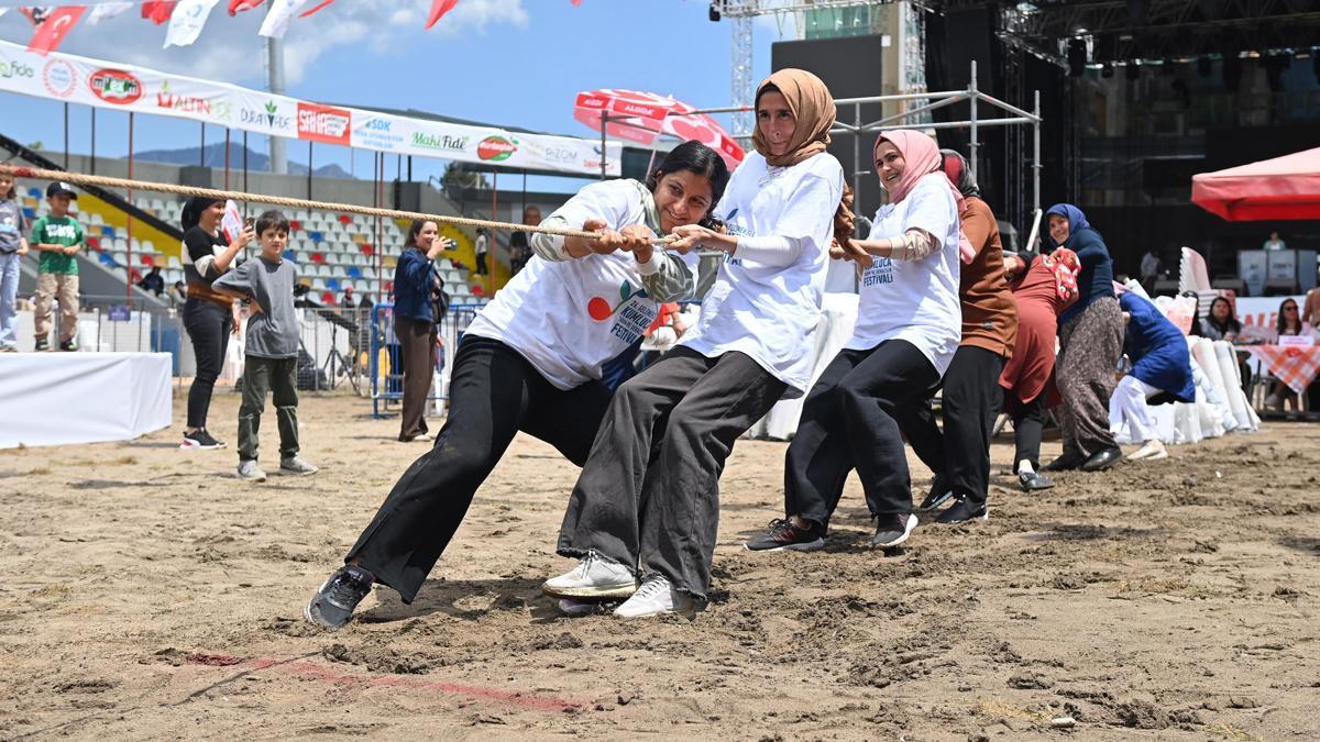 Kumluca'da kadınlara özel eğlence