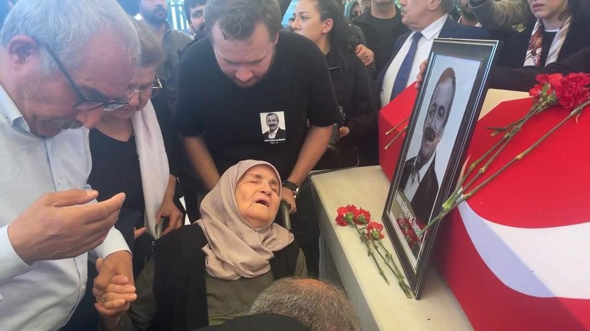Sırrı Süreyya Önder'in cenaze namazı kılındı! Yoğun katılım havadan görüntülendi