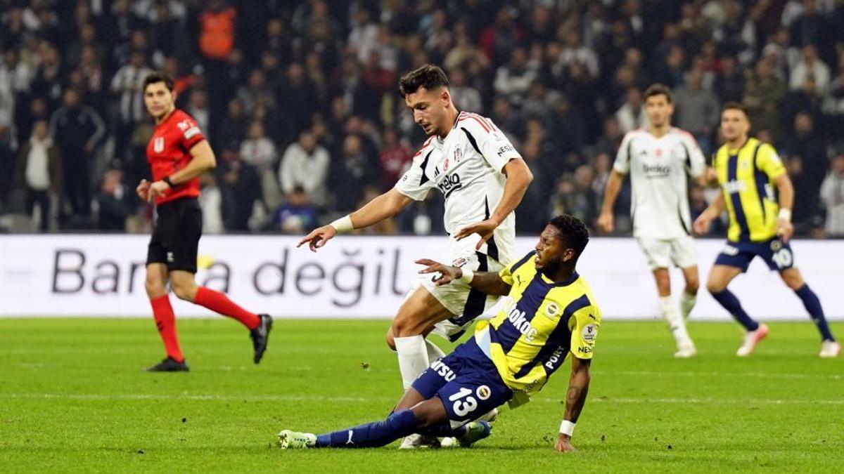 Fenerbahçe, Beşiktaş'a kaybetti! Şampiyonluk yarışında işini mucizelere bıraktı