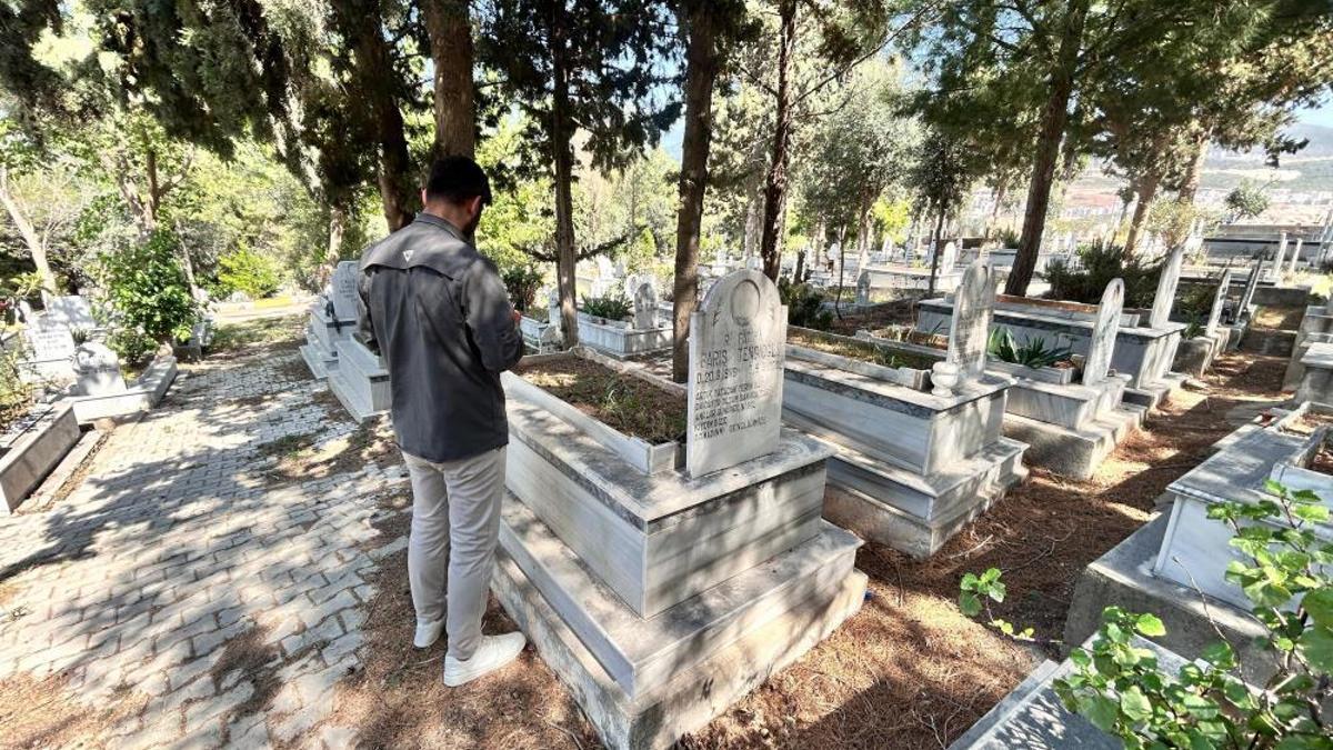 Özgür Özel'e saldıran şüphelinin katlettiği oğlunun mezarındaki yazanlar yürekleri parçaladı