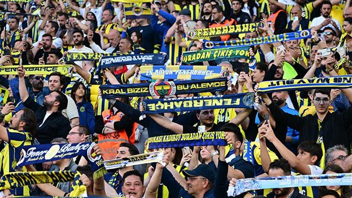 Kadıköy'de 'yönetim istifa' sesleri! Aziz Yıldırım'a için tezahürat