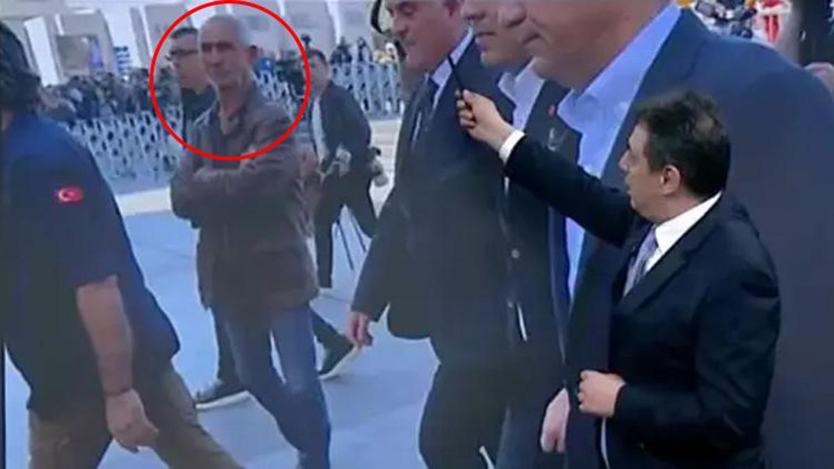 Özgür Özel'e saldırının yeni görüntüleri ortaya çıktı! Emekli emniyet müdürü saldırıdaki ihmalleri tek tek sıraladı