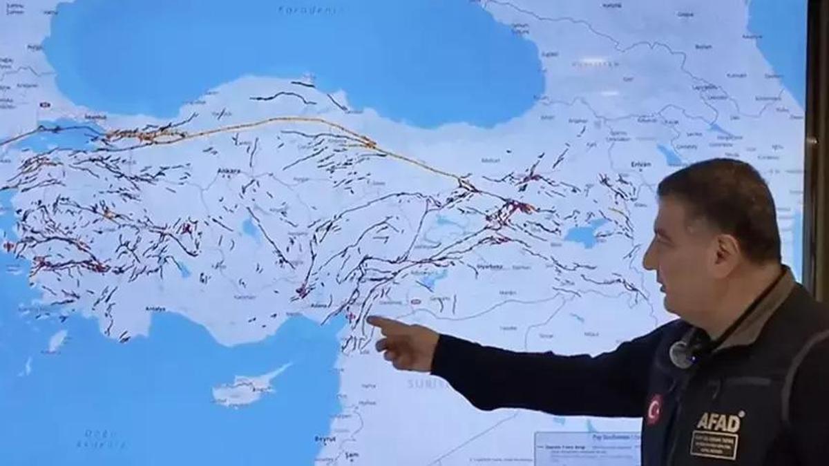 İşte Türkiye'nin yeni deprem tehlike haritası! AFAD yeni 485 diri fayı açıkladı