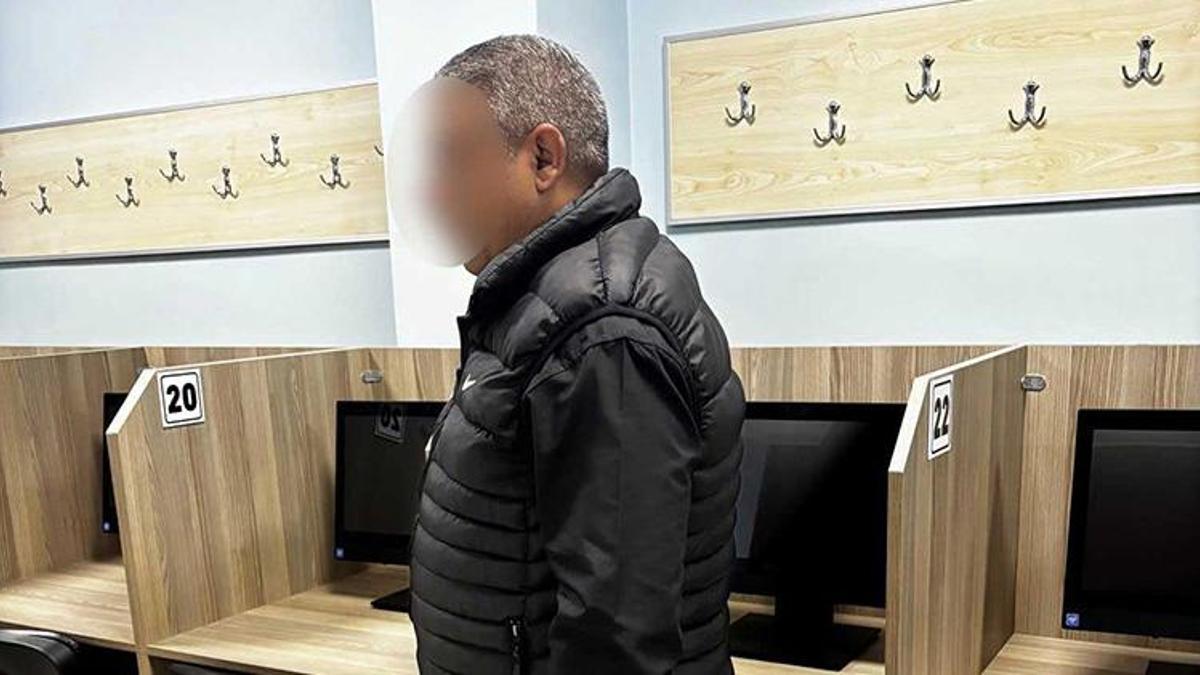 Sesler gelince fark edildi! Ehliyet sınavına hazırladığı düzenekle girdi :Kulaklığı hastanede anca çıkarabildiler