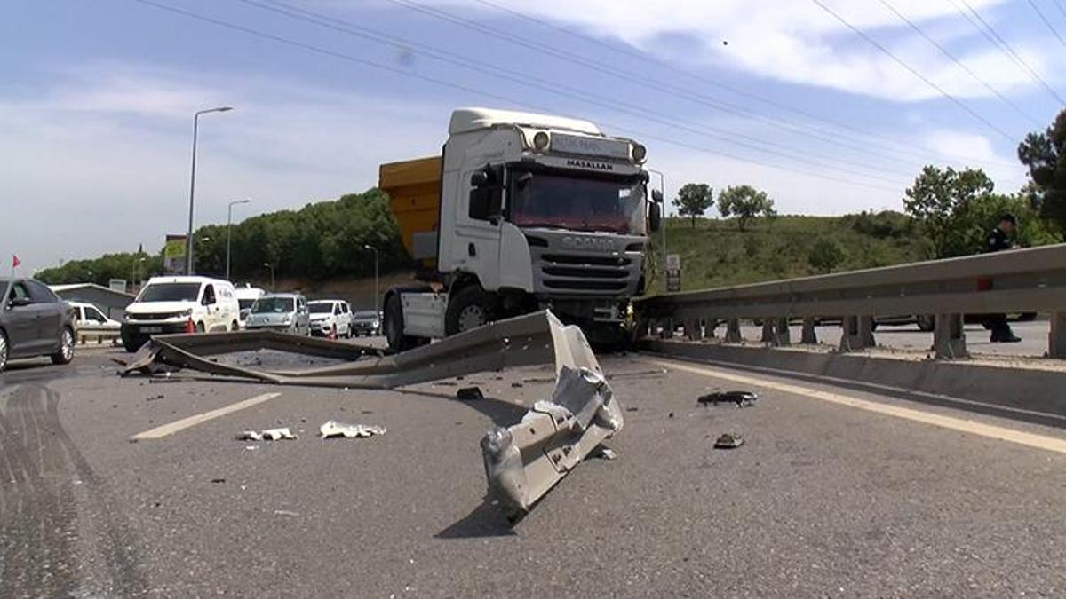 Kediye vurmamak için manevra yapan kamyon kaza yaptı!