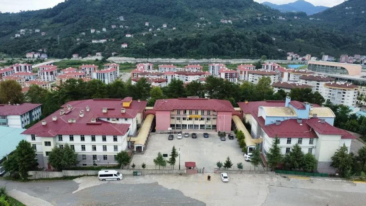 Giresun'da dehşet anları! Lisenin güvenlik görevlisi 2 kadını vurdu