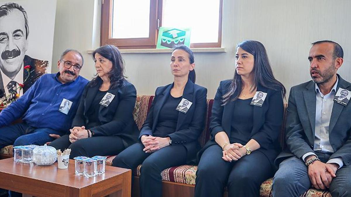 Sırrı Süreyya Önder'in yakınları, Adıyaman'da taziyeleri kabul ediyor