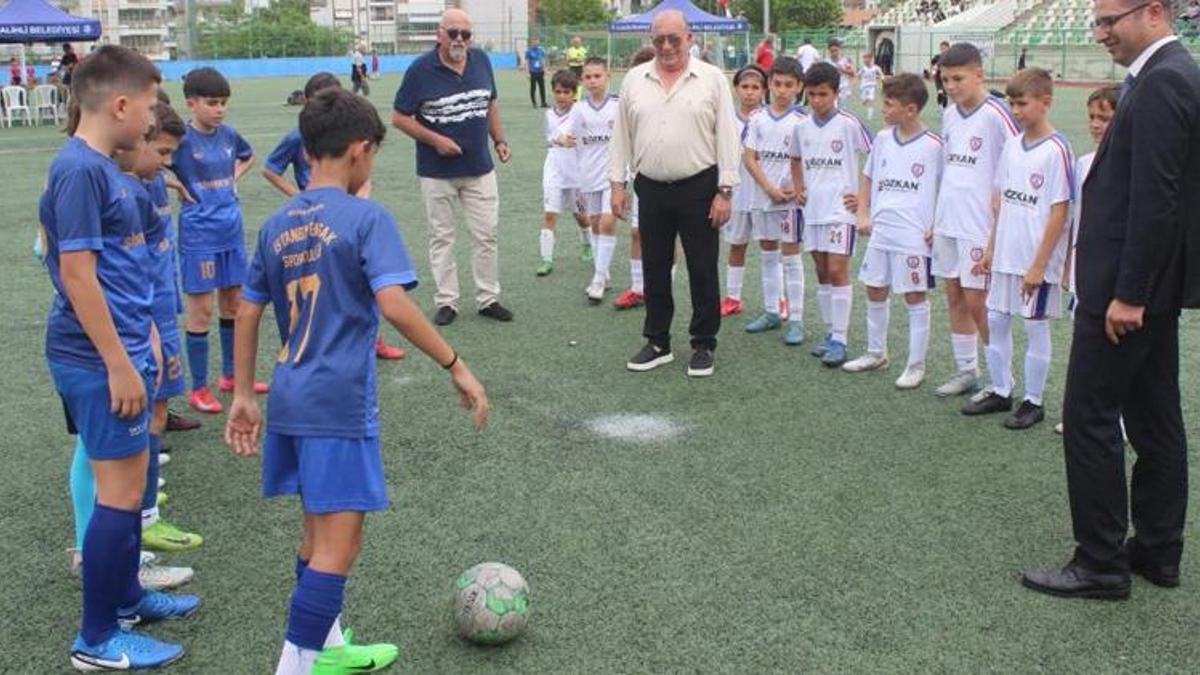 Türk futbolunun en prestijlilerinden! Manisa'da başladı, birçok takım katıldı