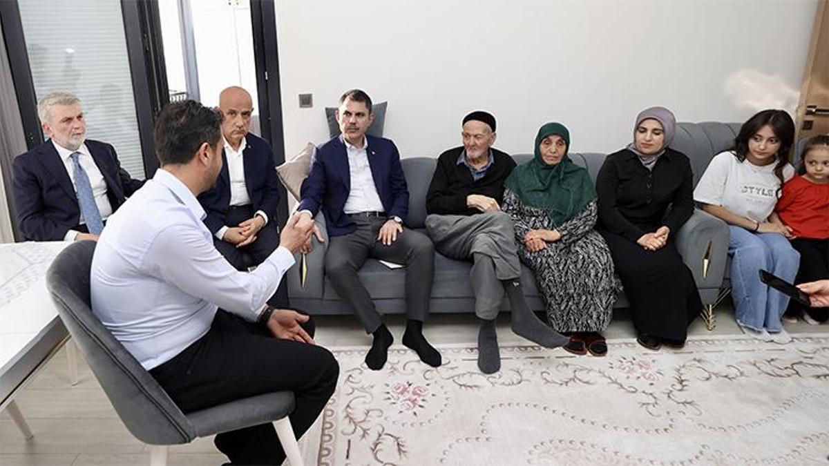 Bakan Kurum'dan Kahramanmaraşlı depremzede aileye ziyaret