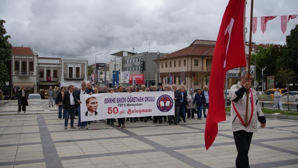 Edirne'de 1975 yılında mezun olan 150 öğrenci bir araya geldi