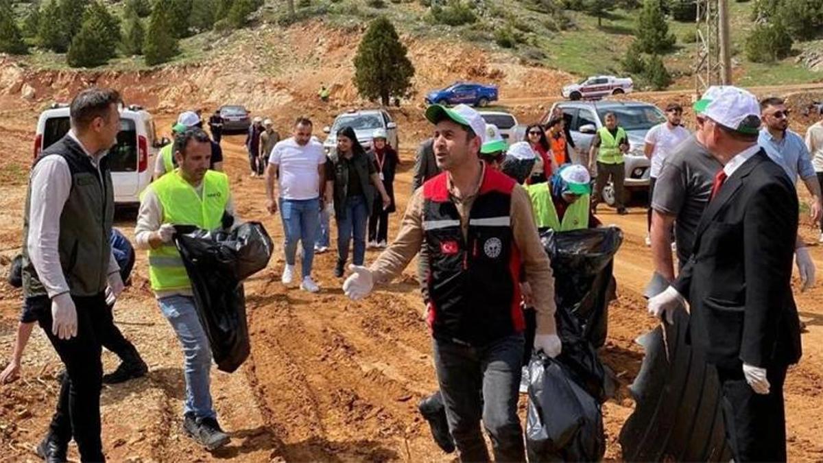 Saimbeyli ormanlarında temizlik yapıldı