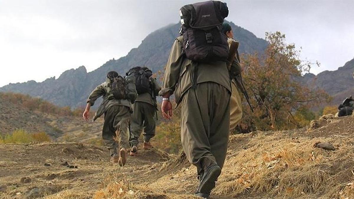 Terör örgütü PKK kendini feshettiğini duyurdu! Silahların nerede, nasıl bırakılacağı belli oldu