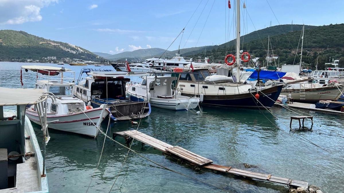 Bodrum'da İzinsiz Tekneler Kaldırıldı