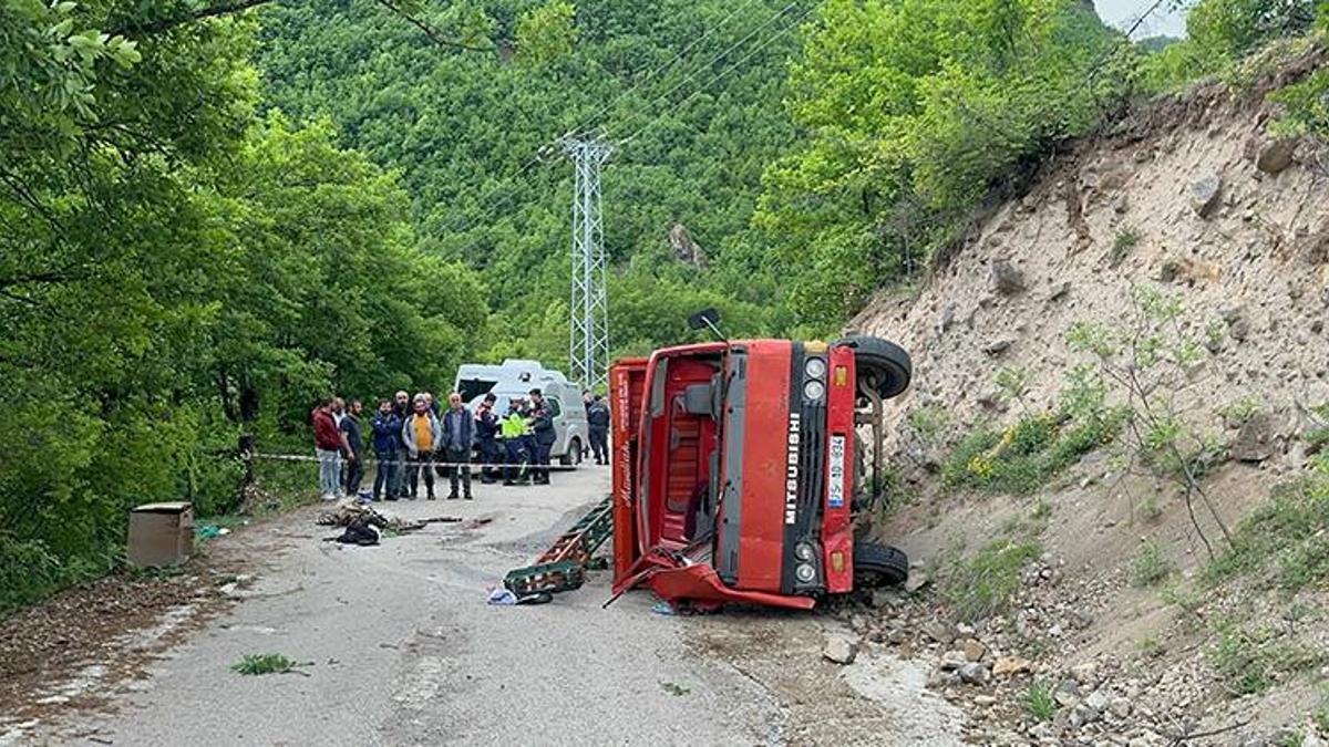 Artvin'de sondaj kamyonu devrildi 24 yaşındaki işçi hayatını kaybetti