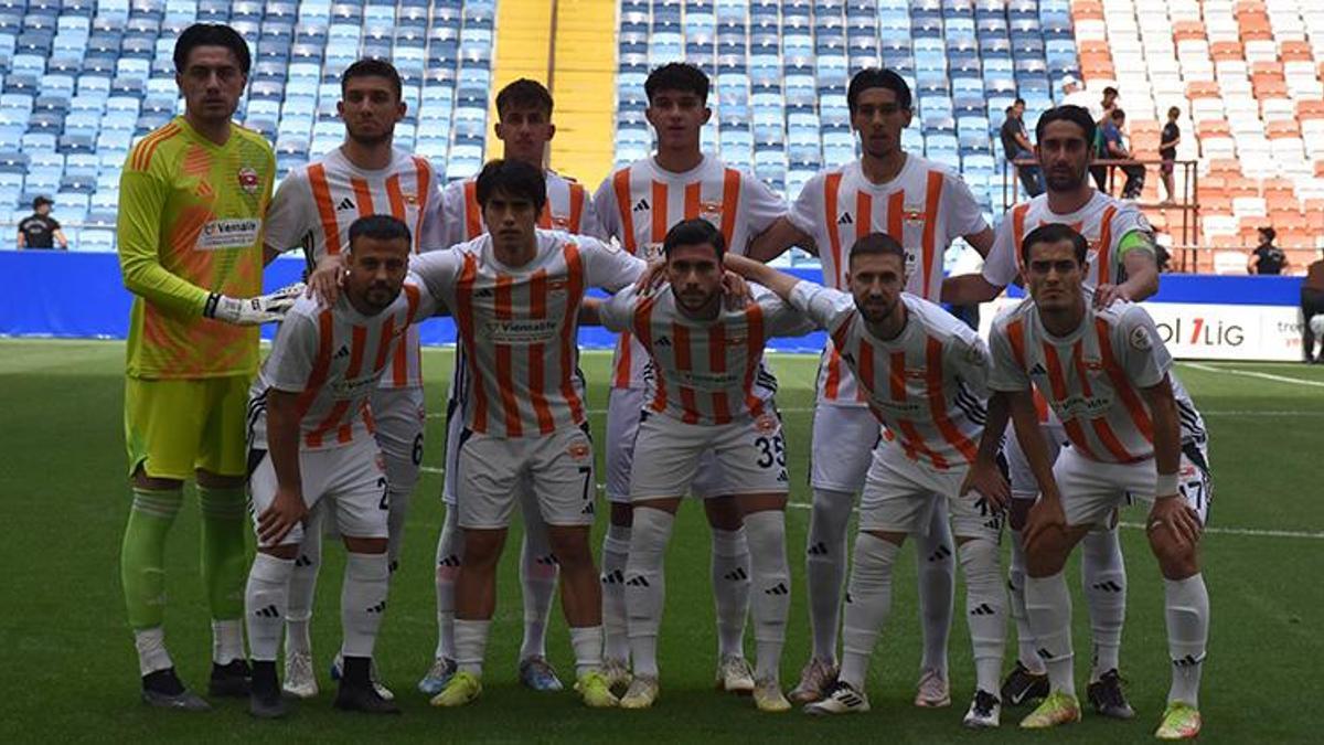 Adanaspor'da sular durulmuyor! Futbolcular arkalarına bakmadan tek tek gidiyor