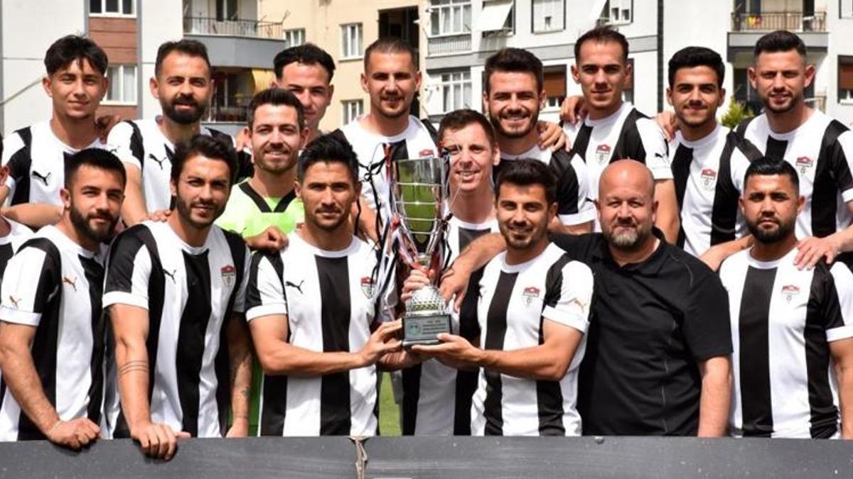 Manisaspor, şampiyonluk kupasına kavuştu