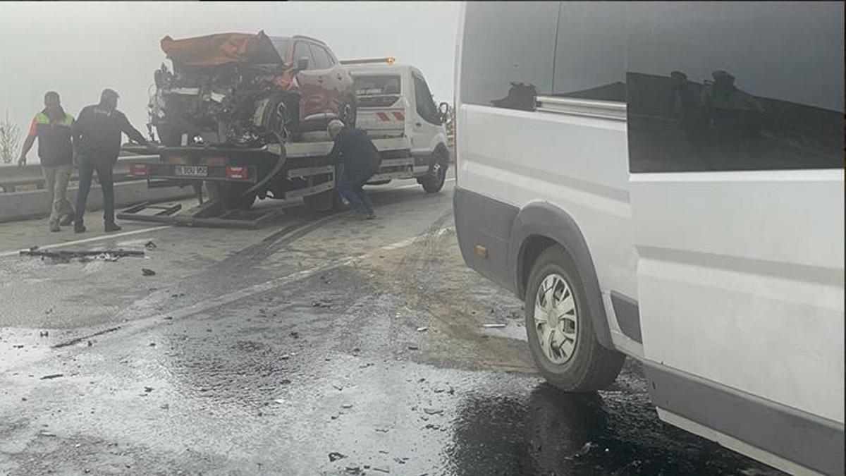 Bursa'da korkunç kaza! Servis minibüsü ile otomobil çarpıştı: 2’si ağır, 12 yaralı