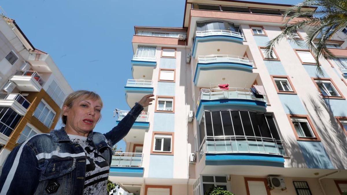 Antalya'daki evinden çıkmayan kiracısı, Rus vatandaşı kadını depoda yaşamaya mahkum etti!