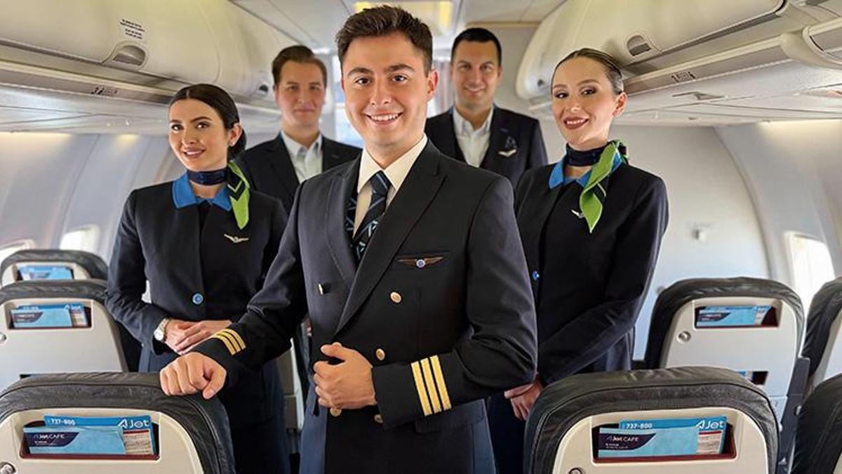 24 yaşındaki pilot: Önce uçak sonra otomobil kullandım, biz Türk gençleri olarak 19 Mayıs ruhuyla göklerdeyiz