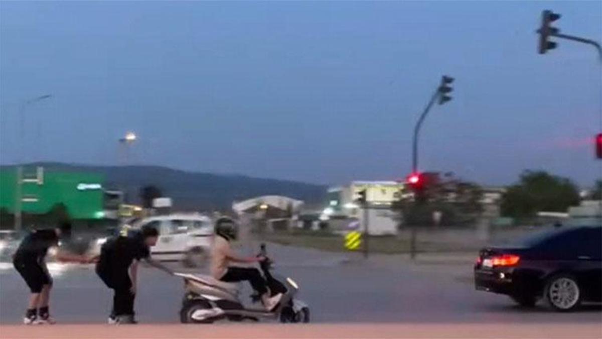 Bursa'da patenli gençlerin tehlikeli yolculuğu! Büyük tepki çekti