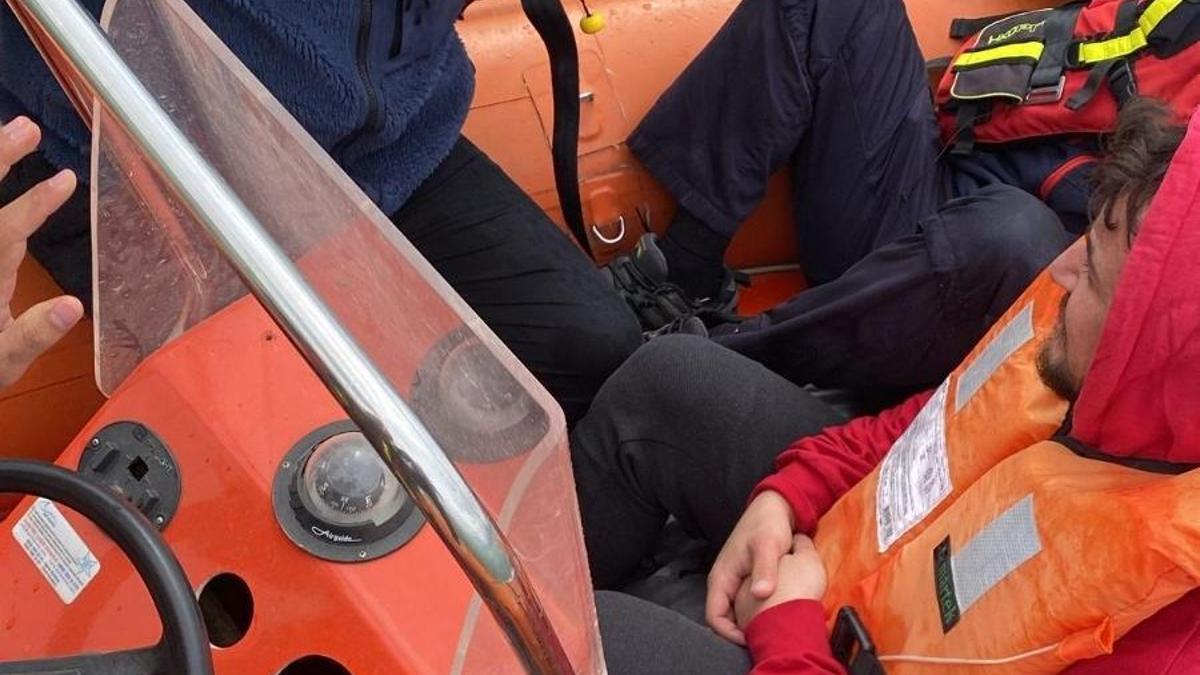 Sapanca Gölü’nde botta mahsur kalan 2 kişi kurtarıldı