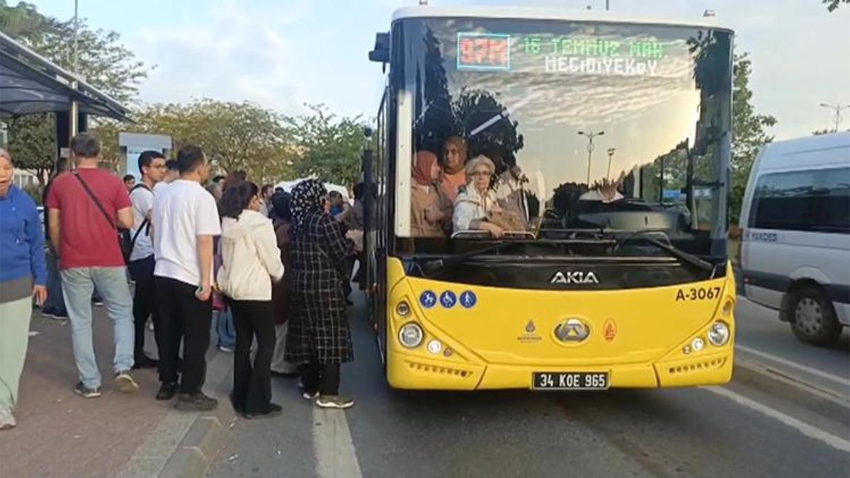 İstanbul'da halk otobüsleri kontak kapattı! Duraklarda yoğunluk oluştu, vatandaşlar zor anlar yaşadı