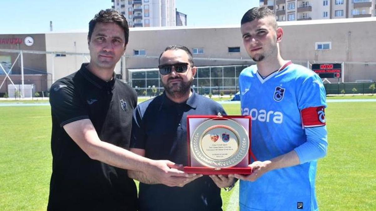 Kayserispor U19 takımından Trabzonspor karşısında örnek fair-play örneği