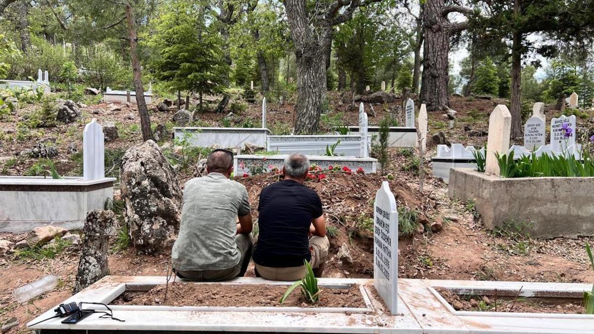 Kahramanmaraş'ta boşanma sürecinde olduğu eşi tarafından öldürülen kadın son yolculuğuna uğurlandı