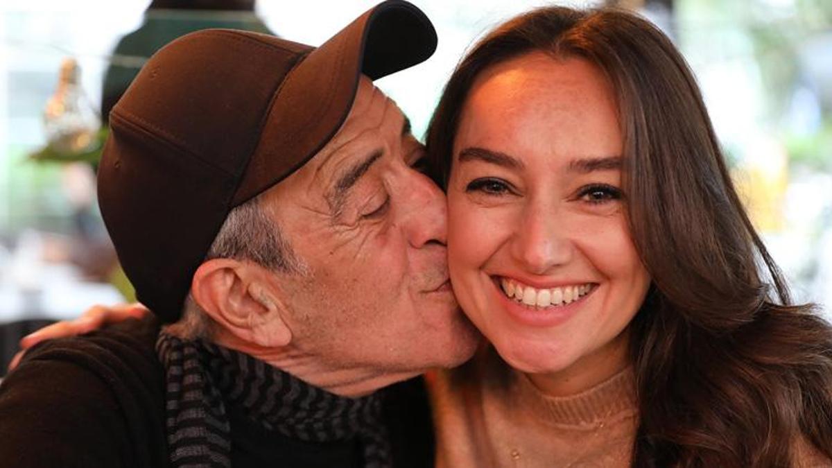 Babasını kaybeden Türkü Akbayram'dan yürek burkan paylaşım: "İçimin ışığı söndü"