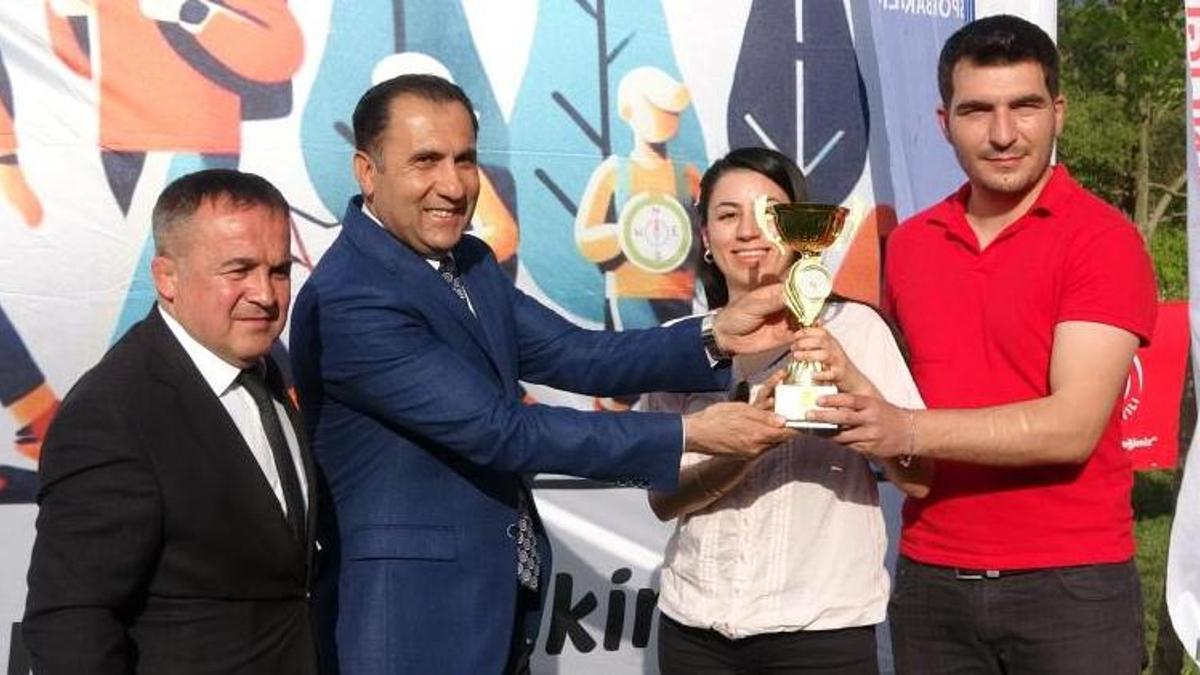 Bilecik'te terör gazisi Oryantiring Yarışması'nda kızıyla birinci oldu