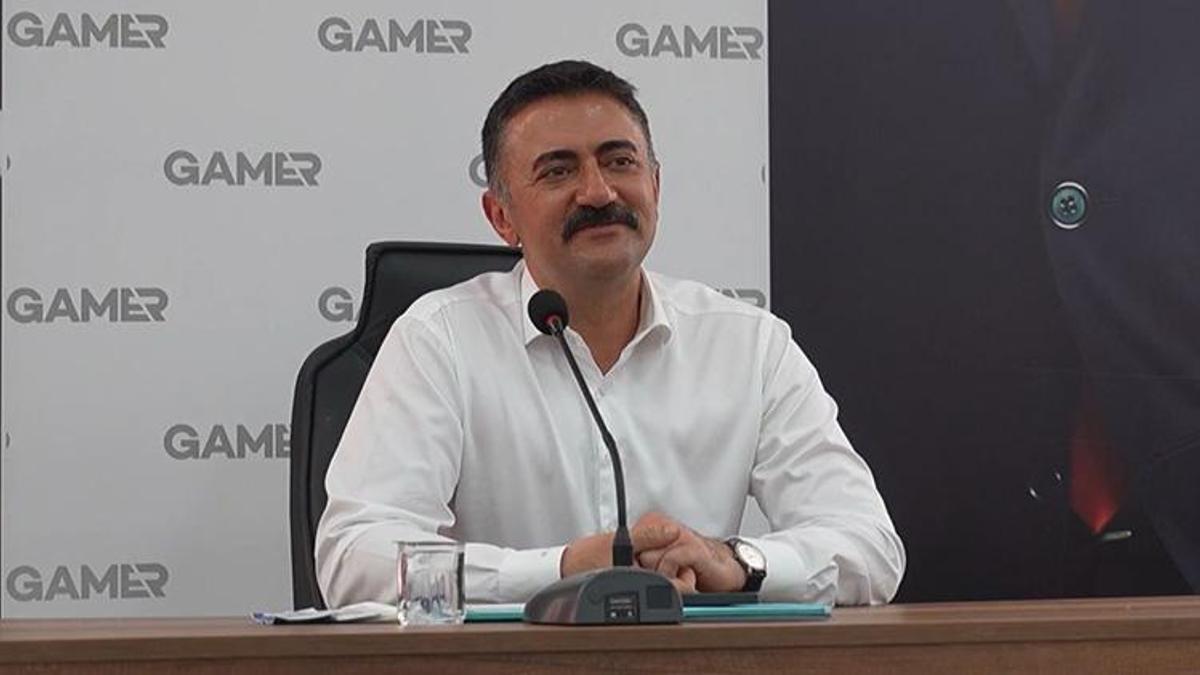 İçişleri Bakanlığı emrine alınan Tunceli Valisi kurum amirleriyle vedalaşarak kentten ayrıldı
