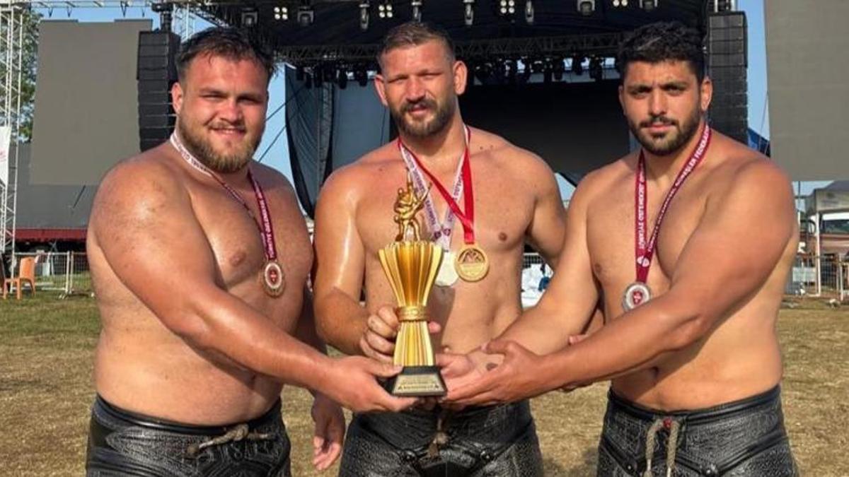Gölcüklü pehlivanlardan büyük başarı! Madalyaları topladılar