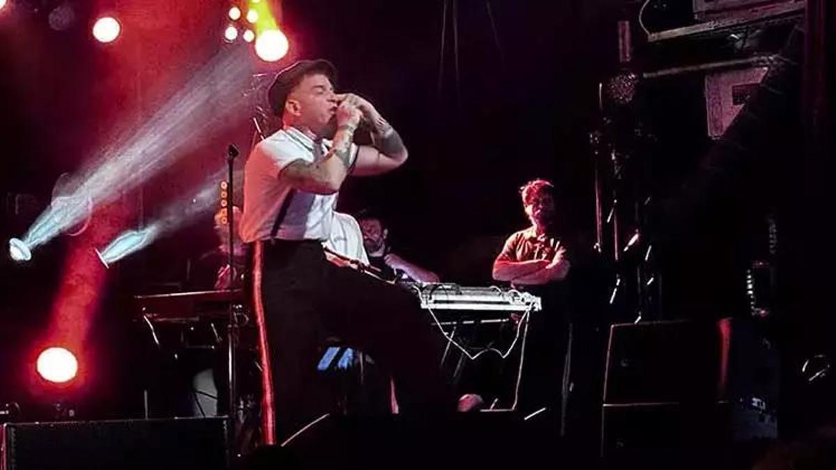 Athena'nın İngiltere konserine vize engeli! İleri tarihe ertelendi