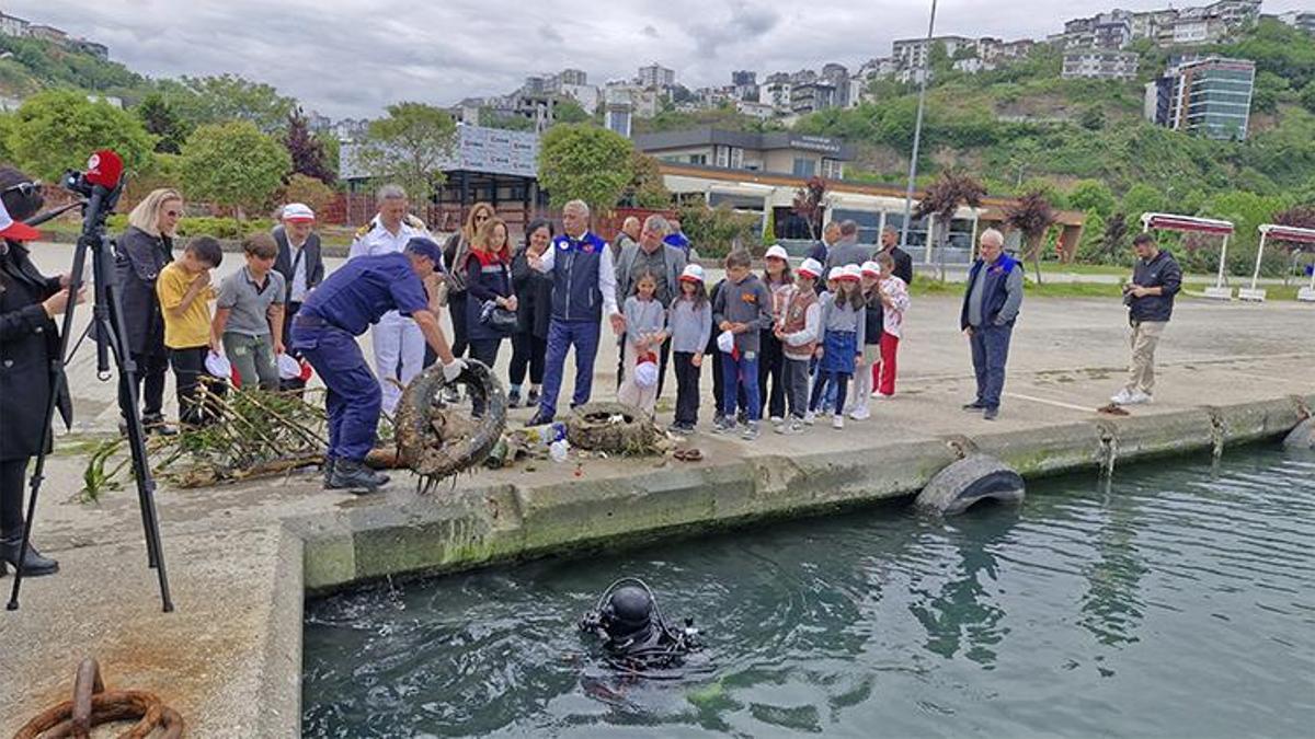 Samsun’da denizden çıkan atıklar öğrencileri şaşırttı