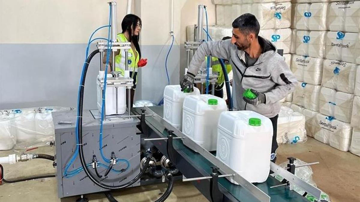 Bursa'da tesisin açılışına özel 10 bin bidon gübre hazırlandı