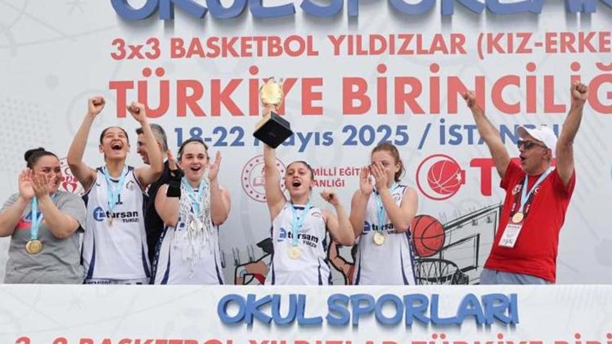 Samsun'da Canik'in kızları başardı! Türkiye şampiyonu oldular