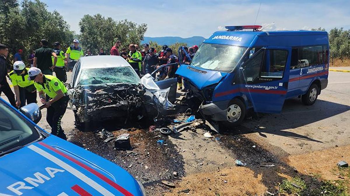 Bursa'da korkunç kaza! Otomobil ile jandarma minibüsü çarpıştı; 1 ölü, 2 yaralı