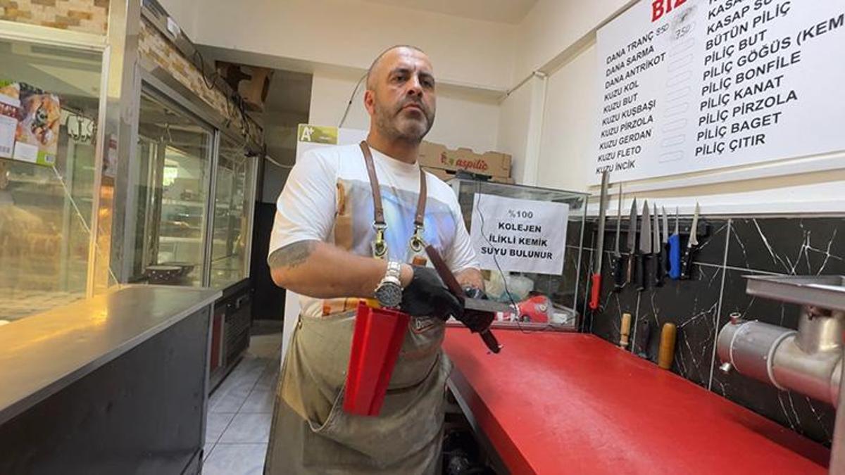 6 aydır görmeden kasaplık yapıyor: Görme engelli kasap Guinness Rekorlar Kitabı'na başvurdu