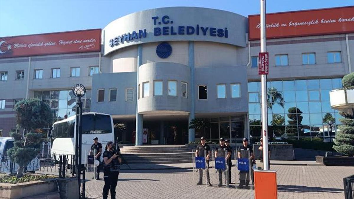 Adana'da Seyhan ve Ceyhan belediyelerine eş zamanlı operasyon