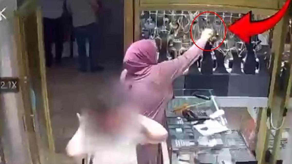Bursa'da pes dedirten hırsızlık: Kuyumcudan bileklik çaldı, O anlar kamerada!