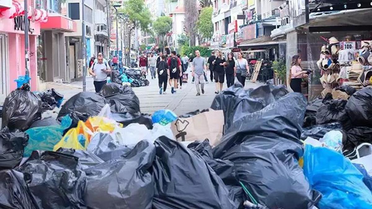 İzmir'de grev krizi büyüyor: Sokaklar çöp yığınına döndü, ulaşım felç!