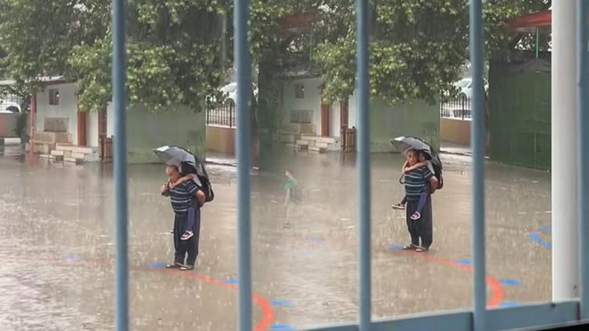Adana'da duygulandıran görüntü! Dedenin sırtında torunuyla İstiklal Marşı okuduğu anlar sosyal medyada gündem oldu!