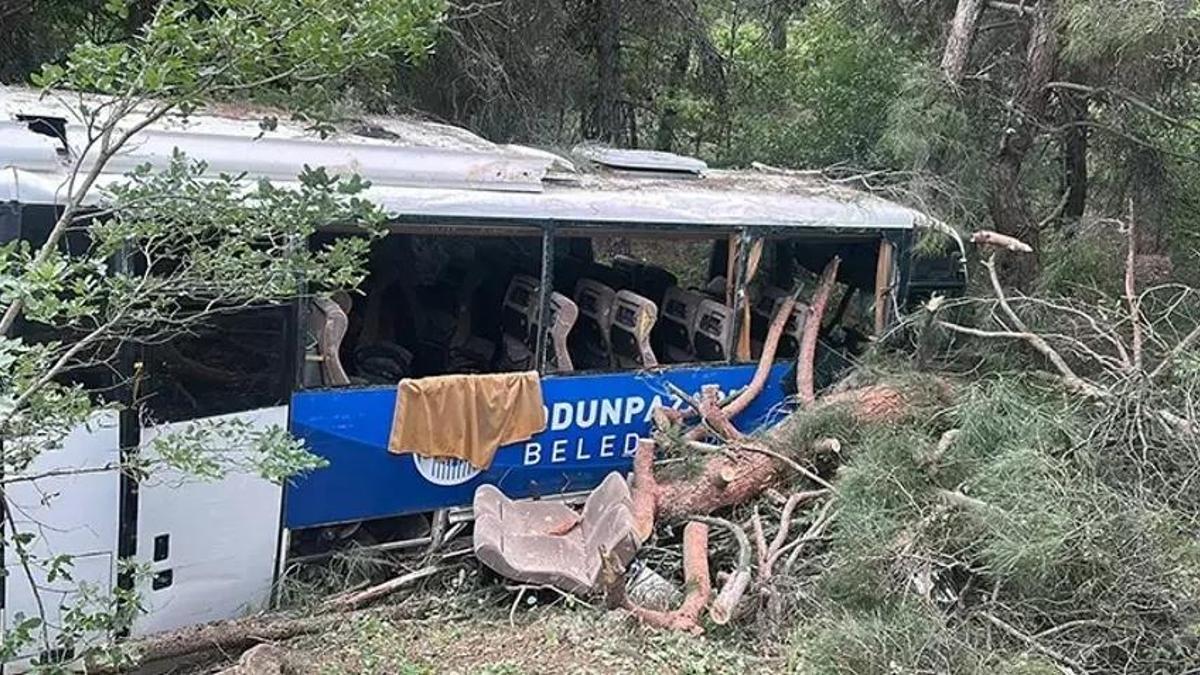 Eskişehir'da midibüs şarampole uçtu: 28 yaralı