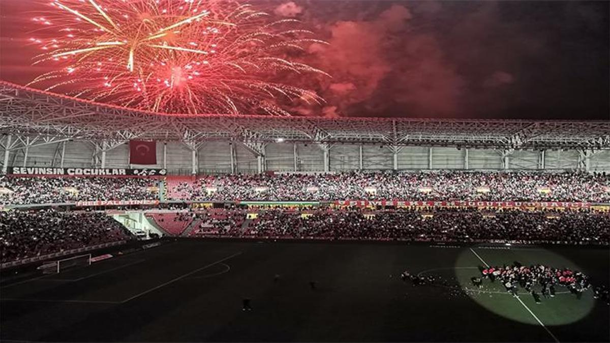 Samsunspor’dan Avrupa kutlaması! Taraftarlar da eşlik etti