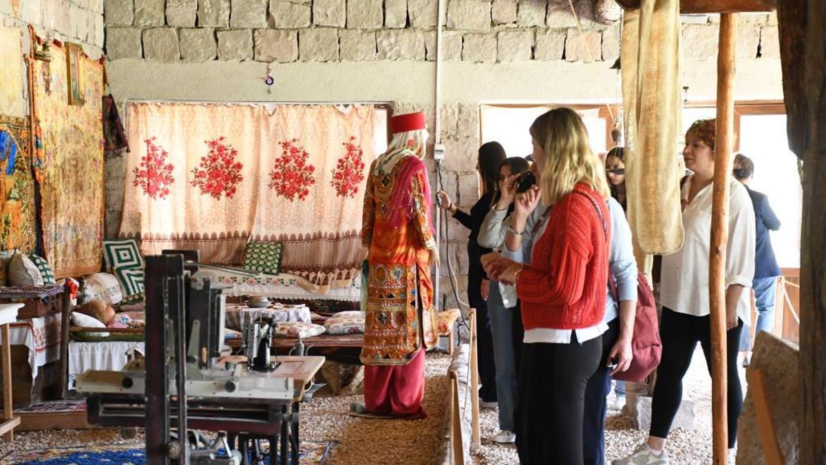 Kendi imkanlarıyla oluşturduğu müzede Hitit kültürünü yaşatıyor