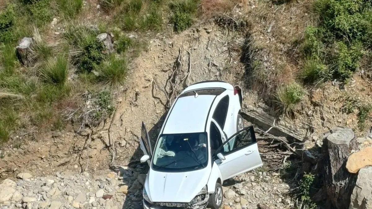 Adana'da Otomobil Uçuruma Düştü: Sürücü ve Eşinin Durumu Kritik